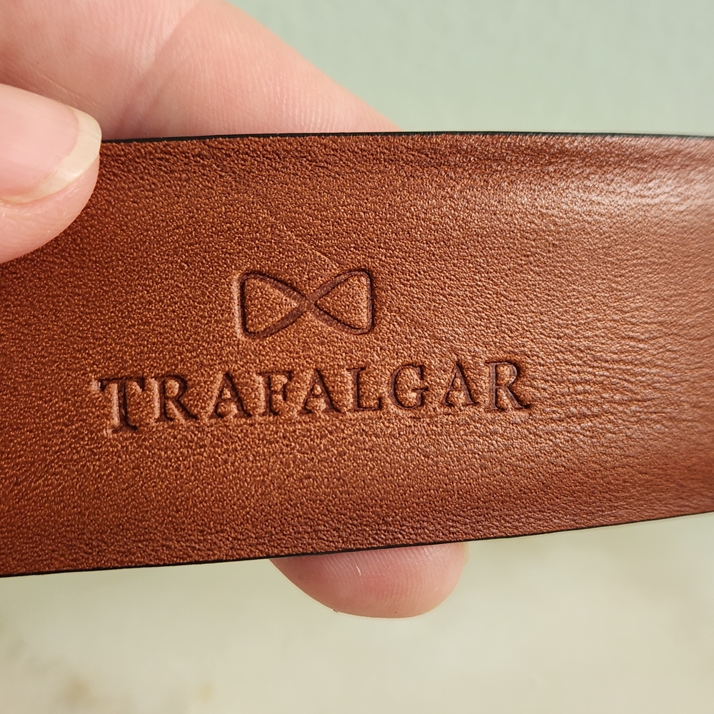 Trafalgar Black Leather Belt Men's Size 44 NEW Full Grain Leather Everyday Belt - Picture 7 of 7